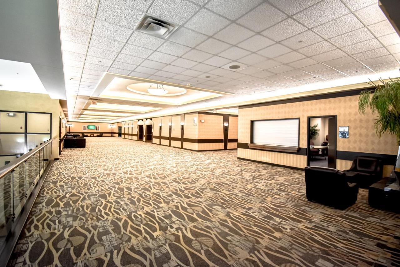 Canad Inns Destination Centre Club Regent Casino Hotel Winnipeg Bagian luar foto