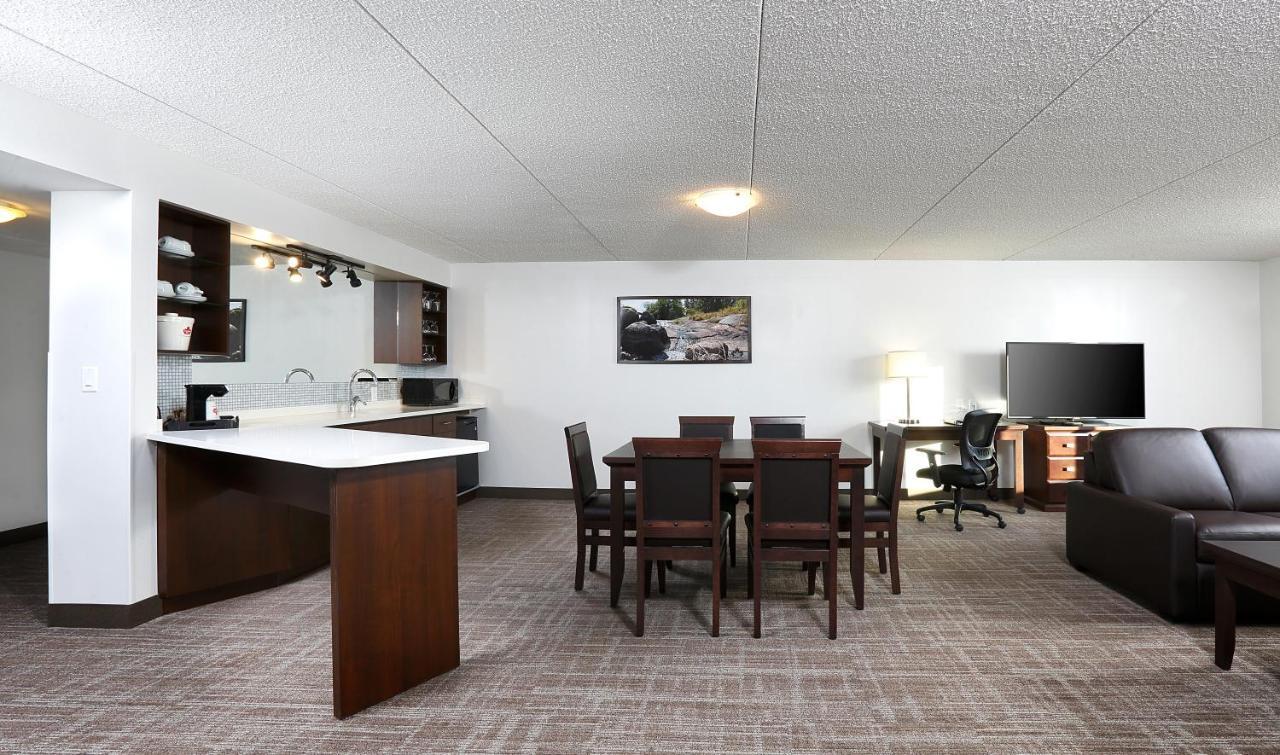Canad Inns Destination Centre Club Regent Casino Hotel Winnipeg Bagian luar foto