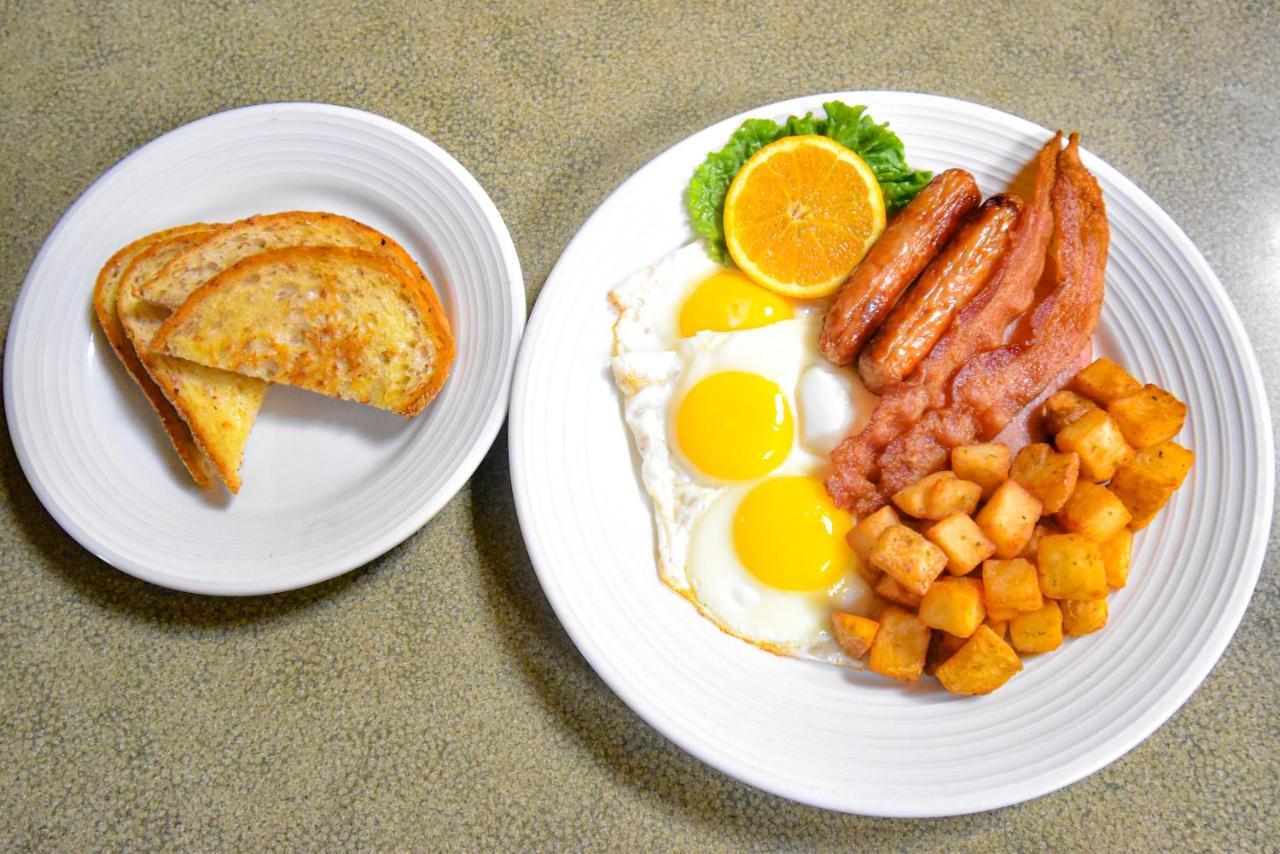 Canad Inns Destination Centre Club Regent Casino Hotel Winnipeg Bagian luar foto