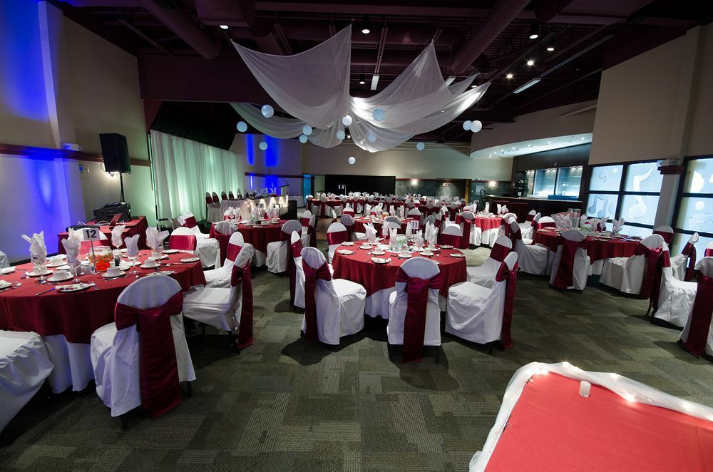 Canad Inns Destination Centre Club Regent Casino Hotel Winnipeg Bagian luar foto