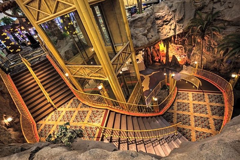 Canad Inns Destination Centre Club Regent Casino Hotel Winnipeg Bagian luar foto
